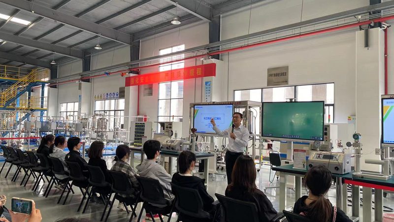 化妆品级表面活性剂与工业级：一场品质与合规的较量